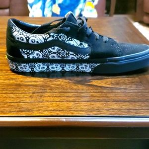 Vans skull shoe